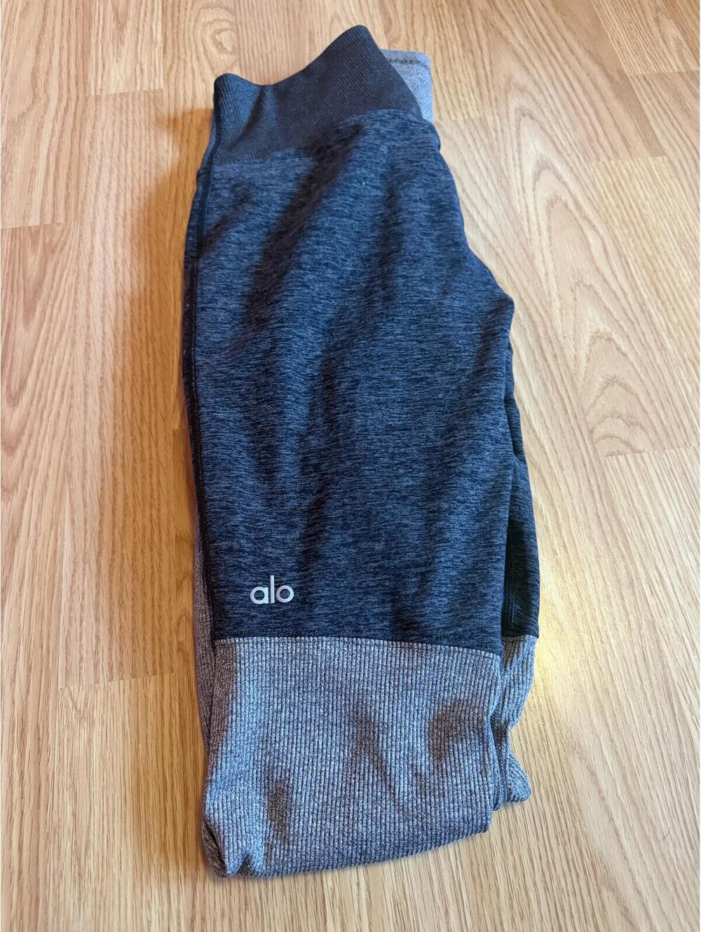 Alo Yoga Leggings Size Small ColorBlock